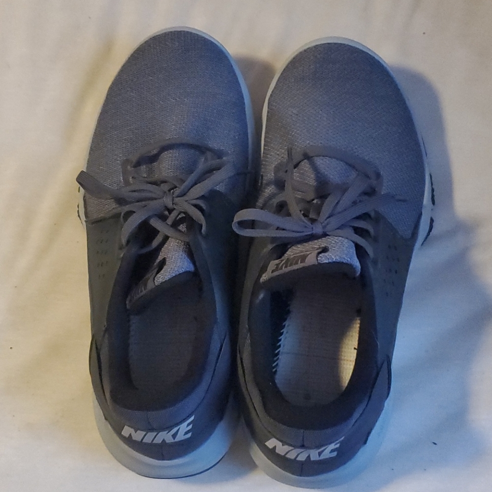 Gray Nike flex sneakers